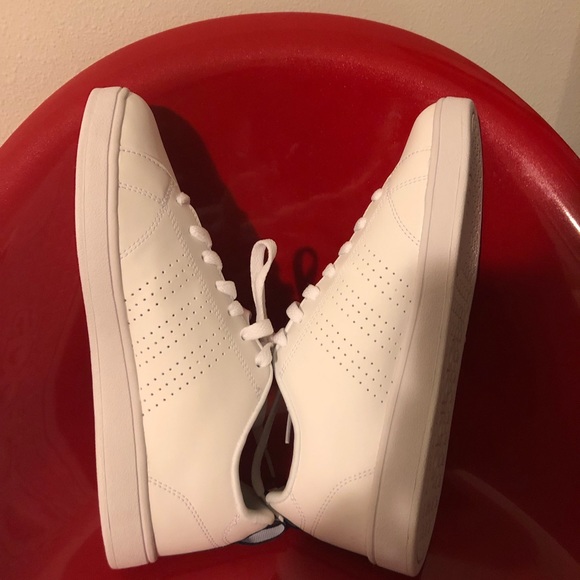 NWT : Adidas sneakers 👟 - Picture 3 of 7